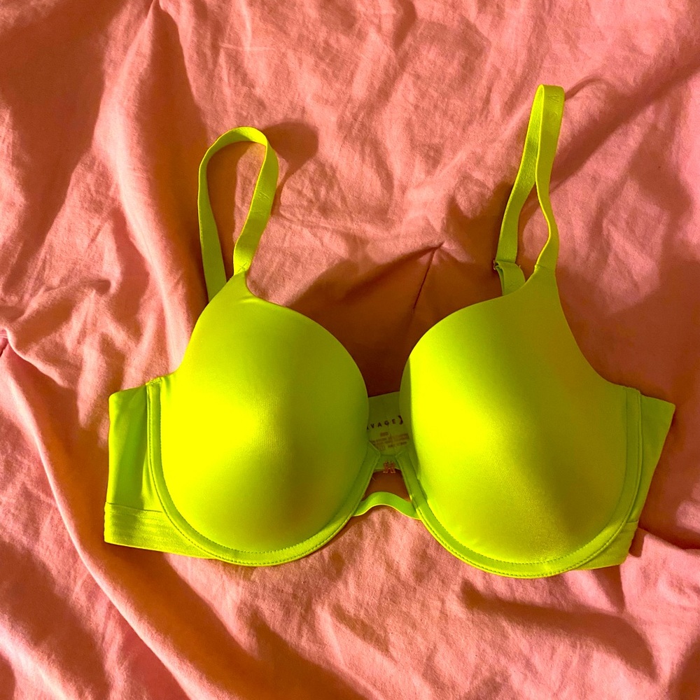 SAVAGE X FENTY T-shirt Bra!